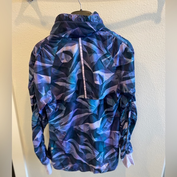 Rare Lululemon Athletica Jacket Sz 10 MSRP $148-Excellent Condition! - Picture 4 of 4